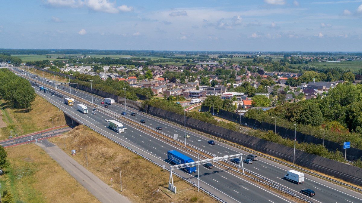 Snelweg A2 langs Waardenburg